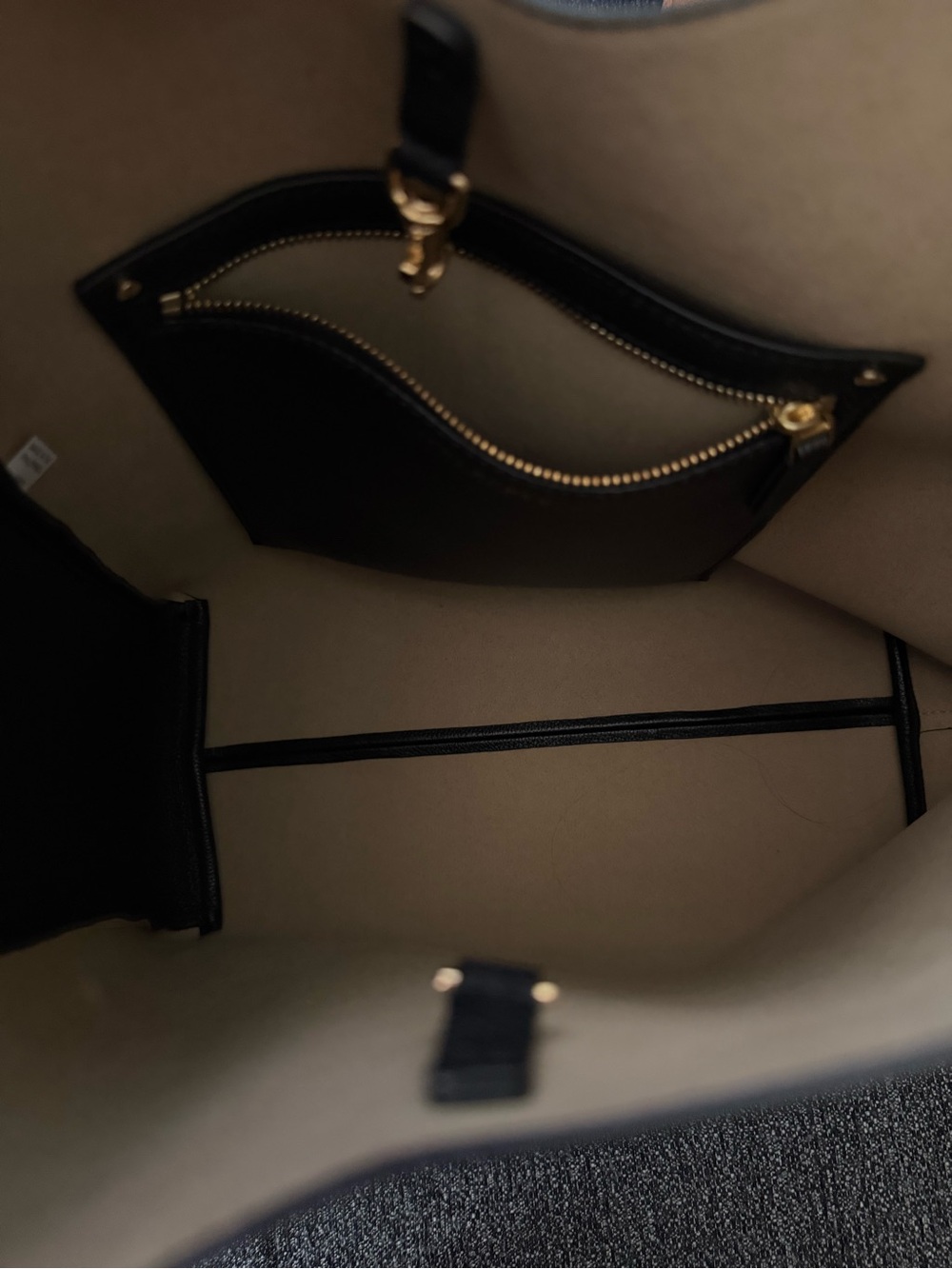 Tory Burch Romy Hobo - Picture 6 of 9